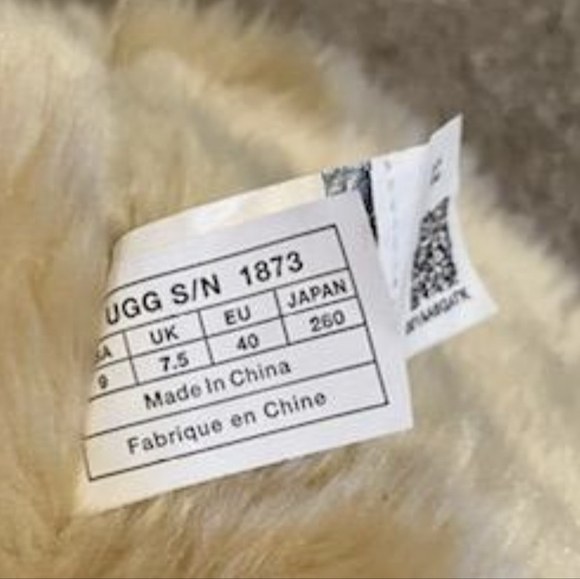 High Ugg Boots With Fur - Picture 2 of 5